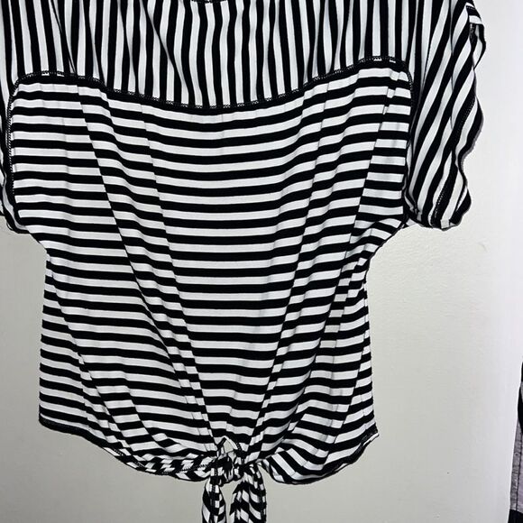 Max studio size 6 short sleeve, tie front blouse - Picture 6 of 6